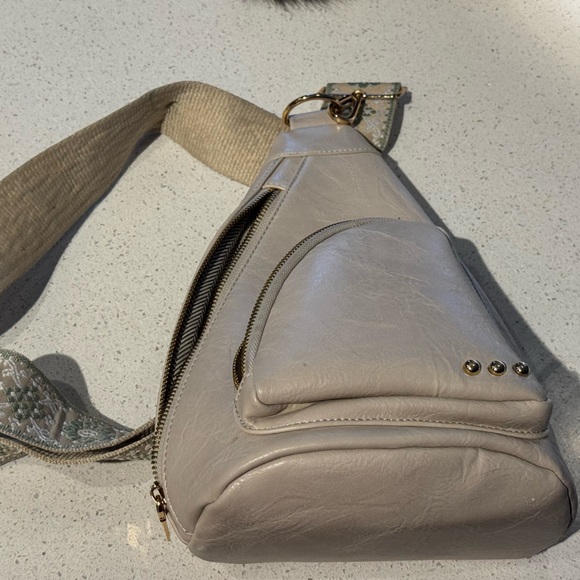 Elegant Cream Sling Bag - Picture 2 of 6